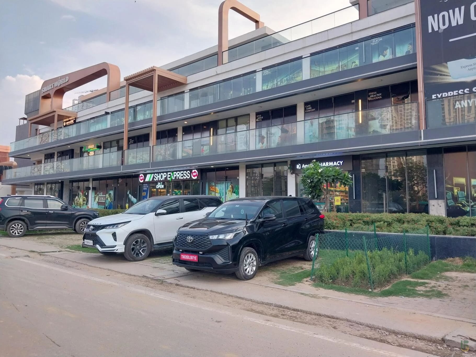 Smart World Orchard Shopping Centre