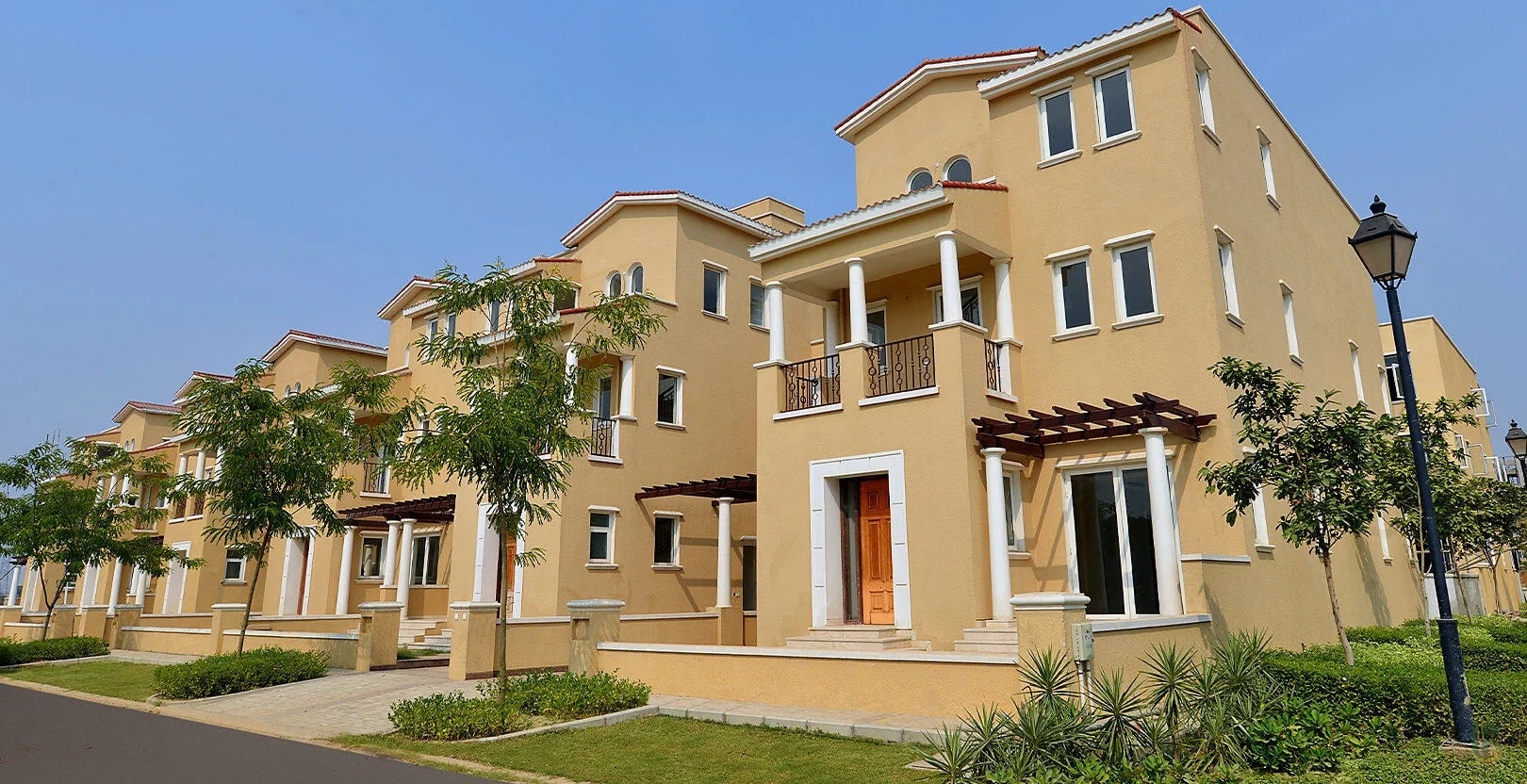 Emaar MGF Marbella Sector 66 Gurgaon by Emaar in Gurgaon > Golf Course Extension Road > Sector - 66 - Luxury Villas